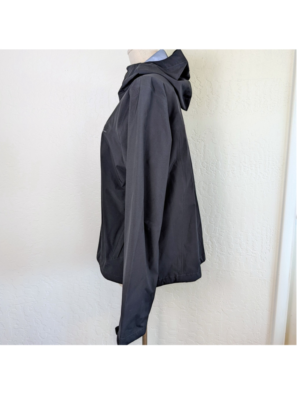 Eddie Bauer WeatherEdge Pro Rain Jacket Women’s L Black Waterproof Hooded Shell - Picture 4 of 16